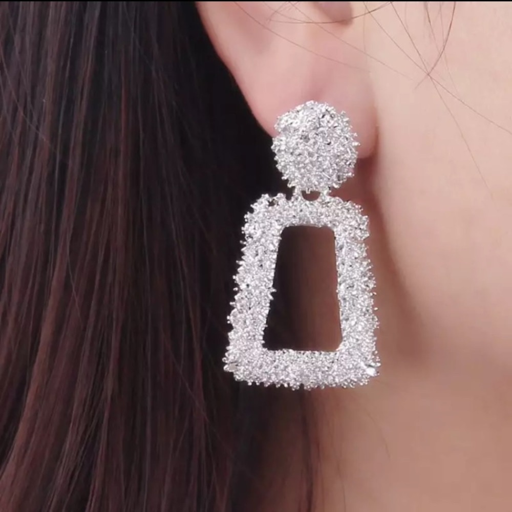🔴𝟭𝟬/$𝟮𝟱🔴NEW Medium Quad Textured Earrings - Picture 4 of 13